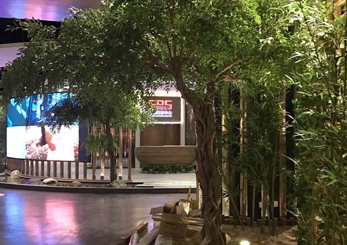 仿真榕樹在新的以森林為主題的整體環(huán)境中的作用