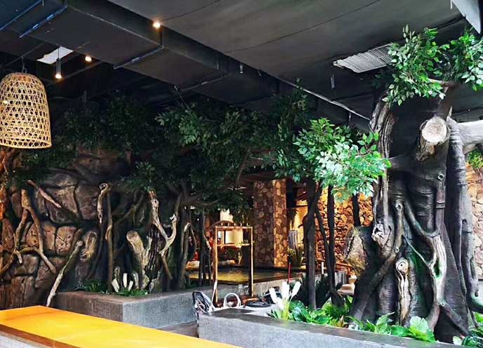 山東濟南仿真榕樹制作出比較夸張的仿真榕樹紋理