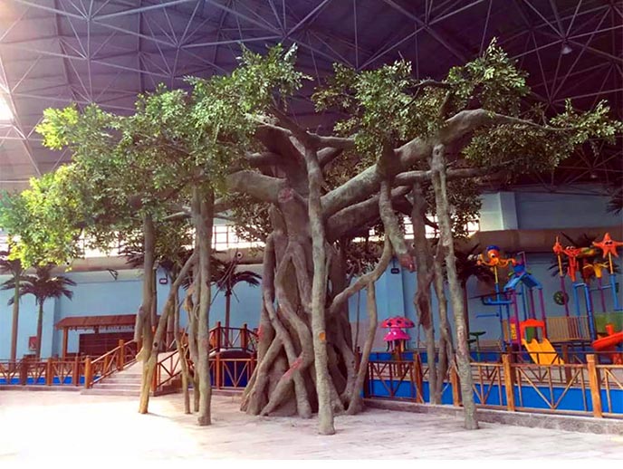 西藏拉薩仿真榕樹，不同時期制作的仿真榕樹各有特色