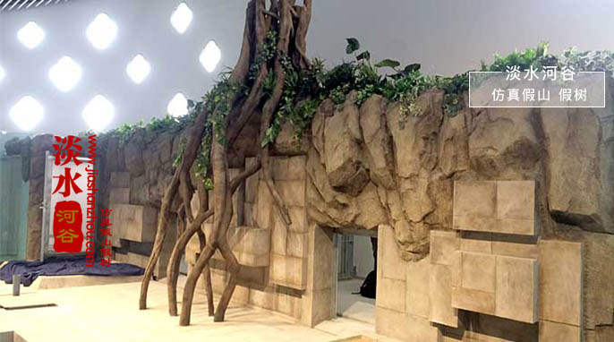 廣州水泥假山制作是在高端會所中制作出天然的野生場景