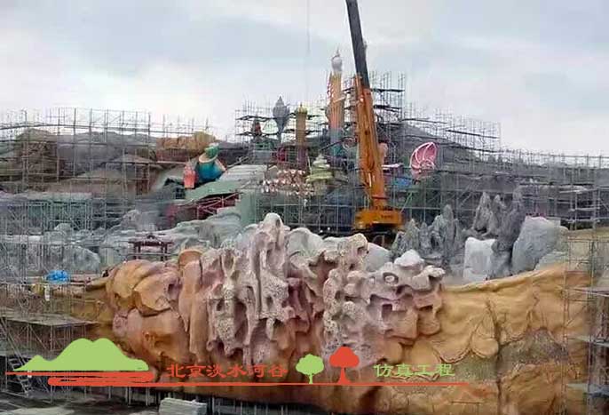 江西南昌塑石假山制作游樂園工程全部為水泥現(xiàn)場雕塑