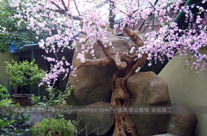 仿真榕樹可以為多種環(huán)境增光添彩