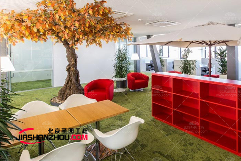 北京廠家植物與仿真樹體結合式景觀設計