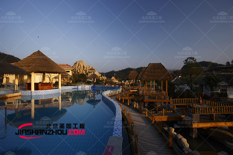 簡潔簡約的線條是淮安市金玉生態園豪華塑石假山水池的標志