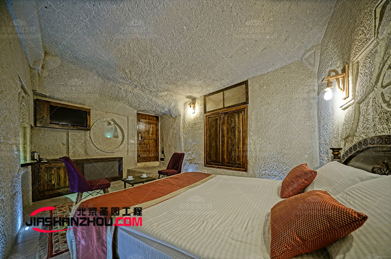 線條流暢的仿真窯洞民宿是一種非常現(xiàn)代簡(jiǎn)約的設(shè)計(jì)方式