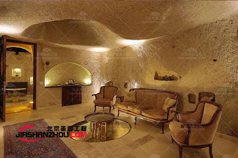 冷暖色調的仿真山洞客棧制作呈現不同的基色氛圍