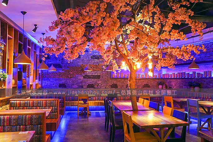 大型仿真樹裝飾我們如何選擇呢？大型仿真樹裝飾用于哪些地方？