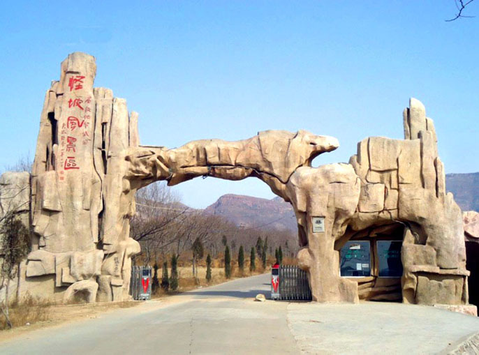 生態園大門的出現是必不可少的一個布景道具