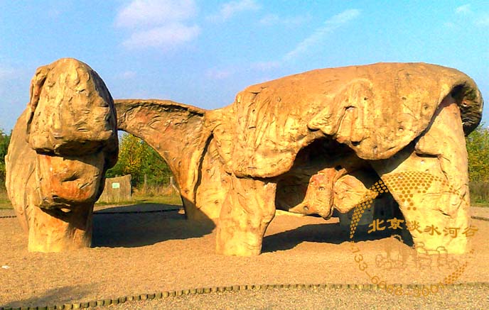 塑石假山.jpg 塑石假山