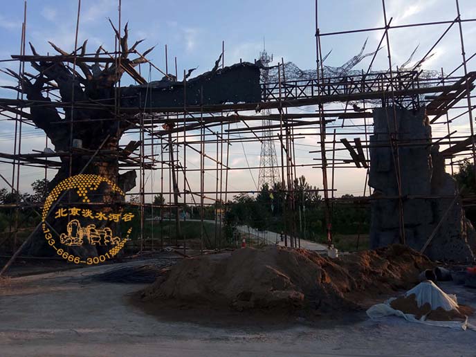 仿真樹大門.jpeg 仿真樹大門