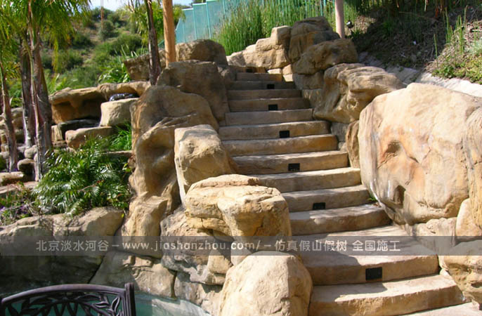 水泥假山.jpg 水泥假山.jpg