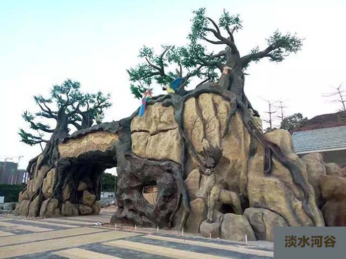 仿真樹大門.jpg 仿真樹大門