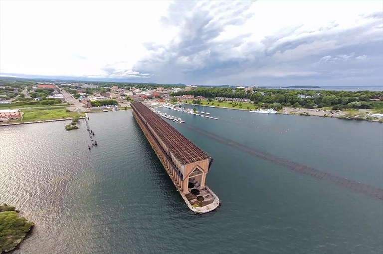 被放棄的和偶象的礦石船塢的空中射擊在馬凱特，沿蘇必利爾湖岸的密執(zhí)安