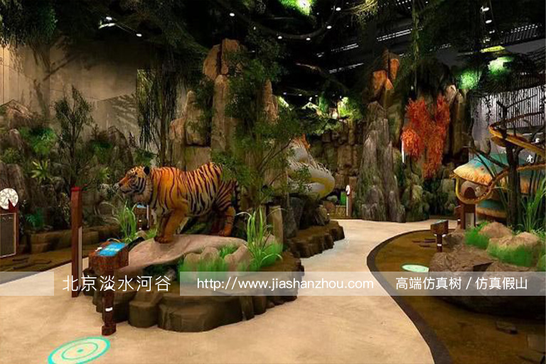 室內假山假樹景觀圖片