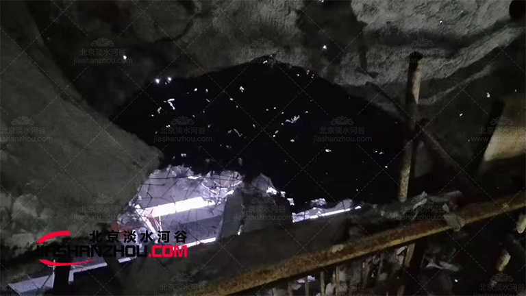 洞穴飯店.jpg 洞穴飯店