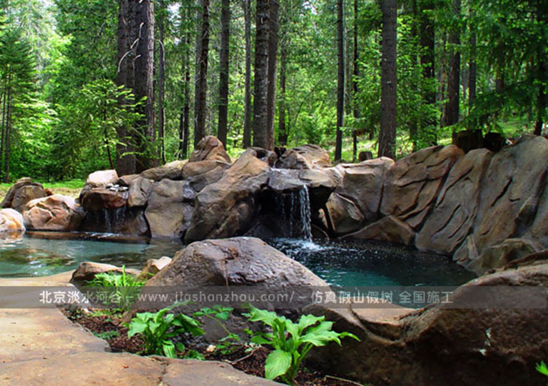 仿真假山.jpg 仿真假山.jpg