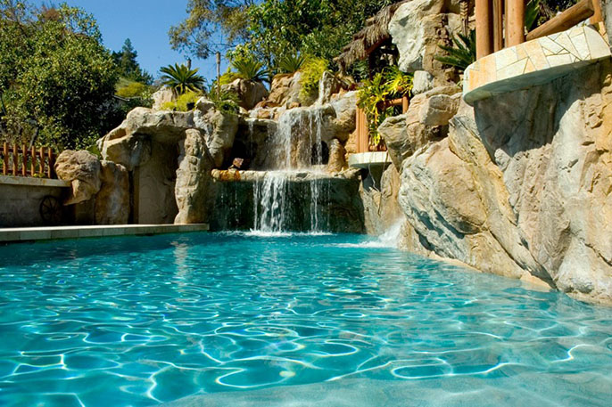 水泥假山.jpg 水泥假山.jpg