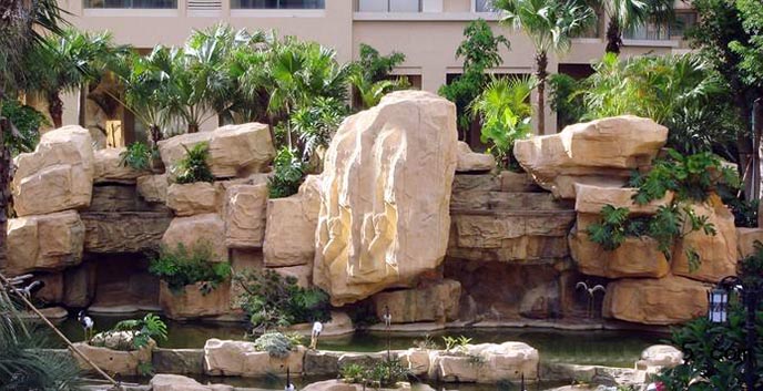 水泥假山水池.jpg 水泥假山水池.jpg